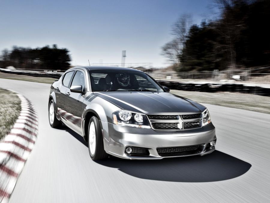  Dodge Avenger R/T 2011 года  (фото 5 из 12)